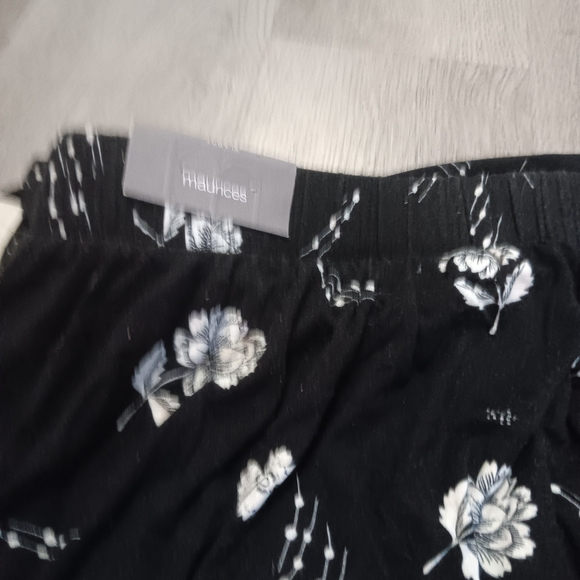 New Maurice's Floral Black Wrap Skirt - Picture 4 of 5